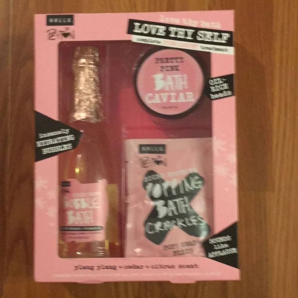 Hallu by Peyton Love thy Self Bath Set (E)